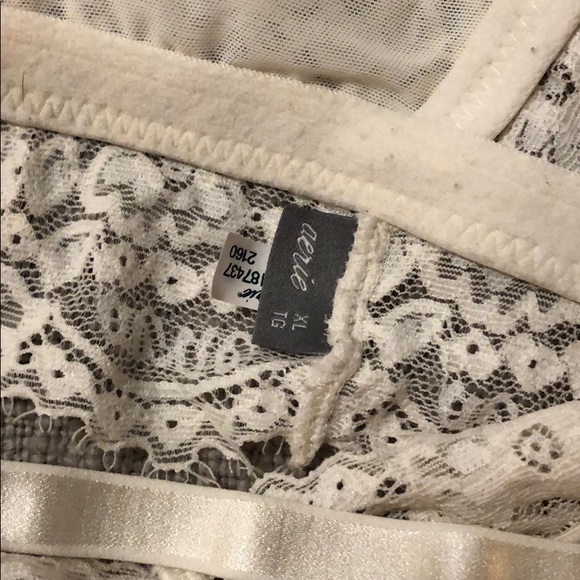 Aerie Bralettes in white and burnt orange - Picture 7 of 9